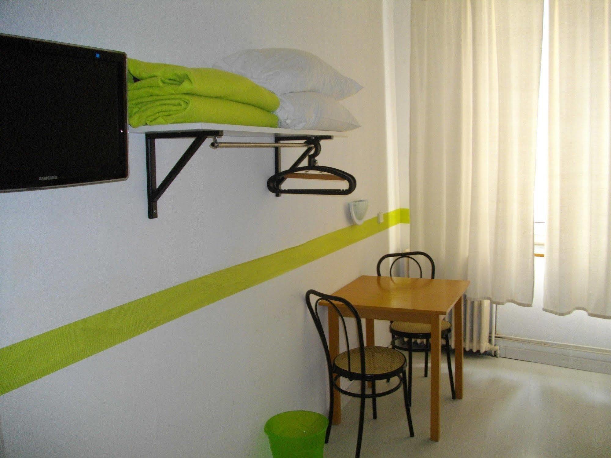 Hotel Central Каркасон Екстериор снимка