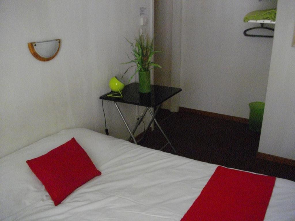 Hotel Central Каркасон Стая снимка